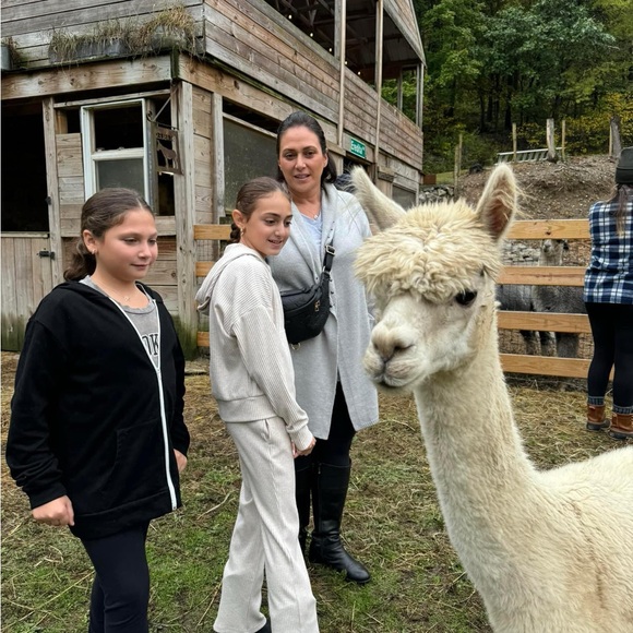 Meet your Posher, Stephanie - Picture 14 of 17